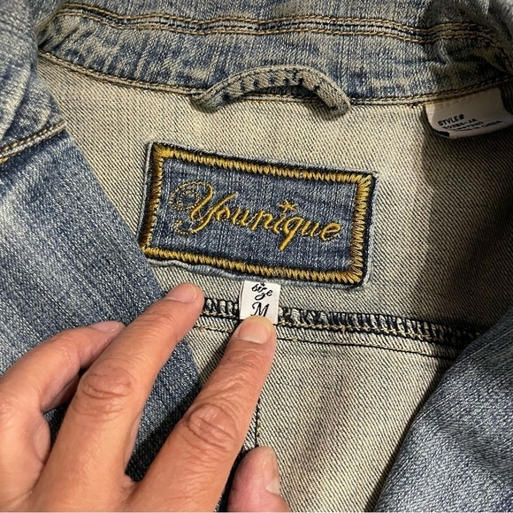 YOUNIQUE Bolero Jean Jacket distressed with front pockets, one button closure. M - Picture 10 of 15